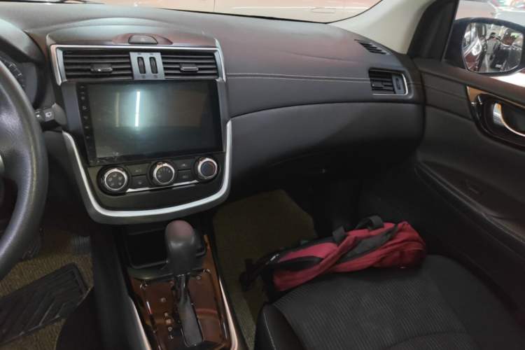 Used Nissan Tiida 2016 1.6L CVT Cool Dynamic Edition Audio And AC Panel