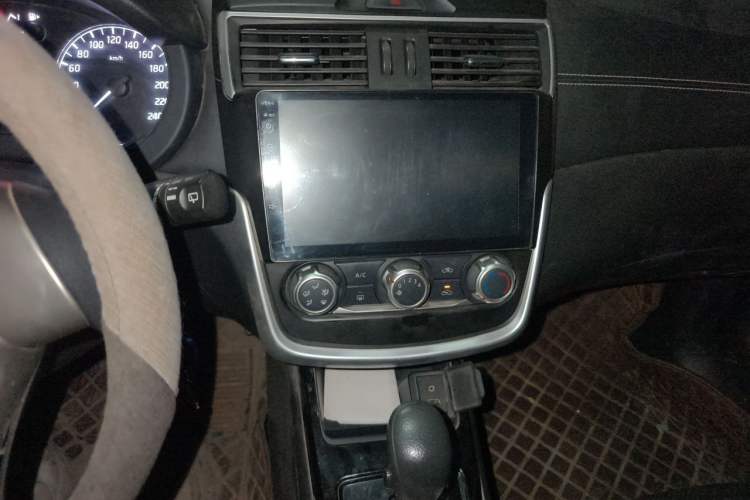 Used Nissan Tiida 2016 1.6L CVT Cool Dynamic Edition Audio And AC Panel