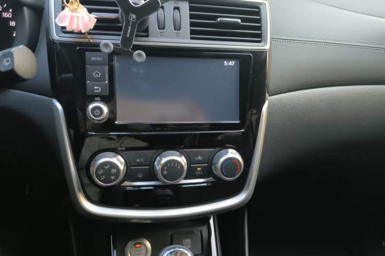Used Nissan Tiida 2016 1.6L CVT Smart Drive Edition Audio And AC Panel