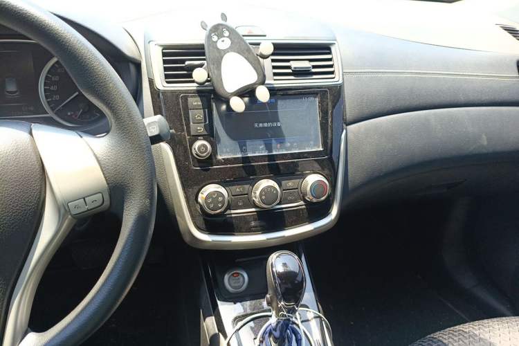 Used Nissan Tiida 2016 1.6L CVT Smart Drive Edition Audio And AC Panel