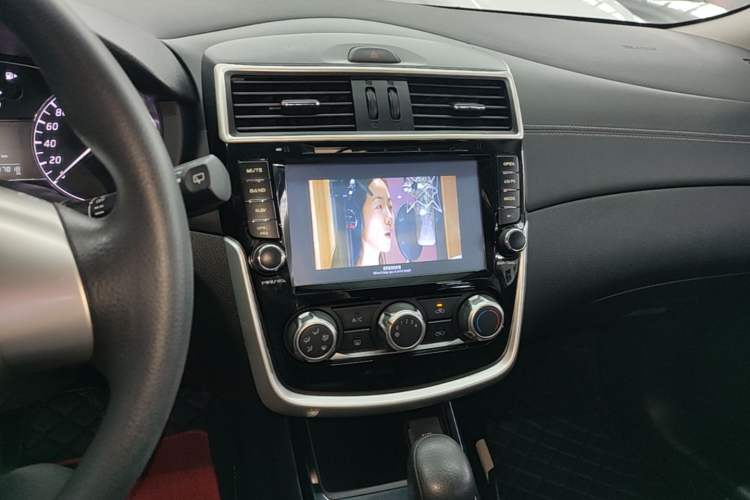 Used Nissan Tiida 2016 1.6L CVT Cool Dynamic Edition Audio And AC Panel