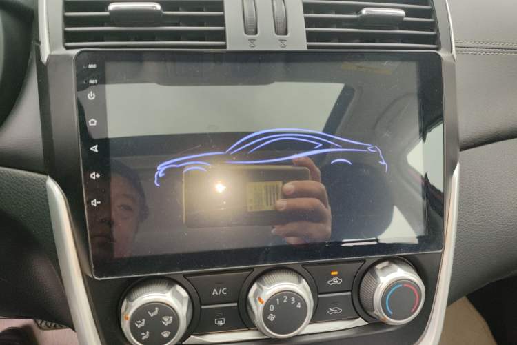 Used Nissan Tiida 2016 1.6L CVT Cool Dynamic Edition Audio And AC Panel