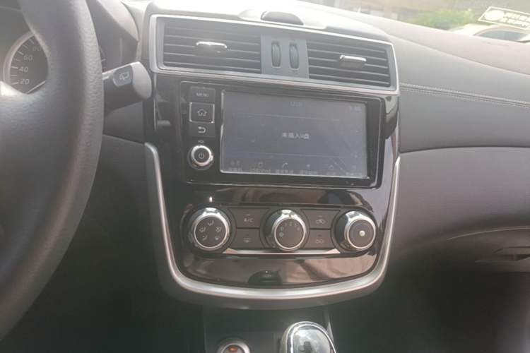 Used Nissan Tiida 2016 1.6L CVT Smart Drive Edition Audio And AC Panel