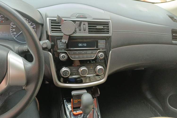 Used Nissan Tiida 2016 1.6L CVT Cool Dynamic Edition Audio And AC Panel