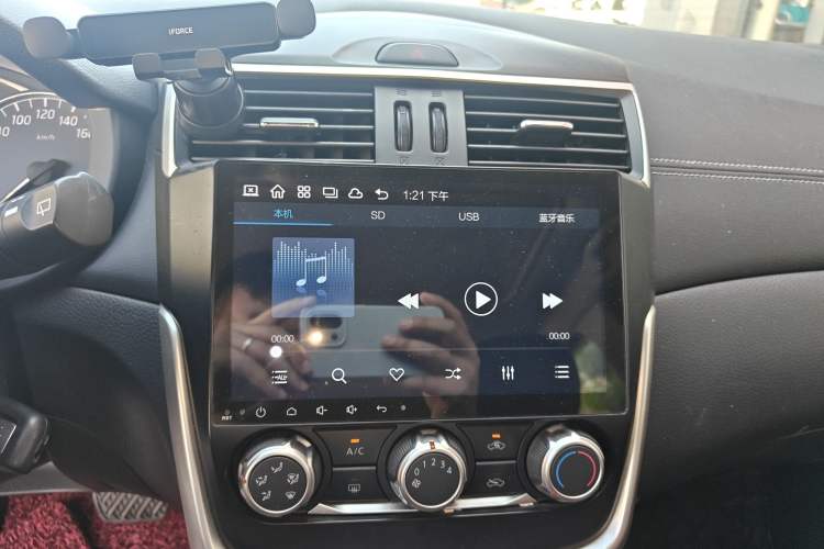 Used Nissan Tiida 2016 1.6L CVT Cool Dynamic Edition Audio And AC Panel