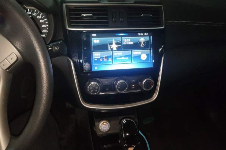 Used Nissan Tiida 2016 1.6L CVT Smart Drive Edition Audio And AC Panel