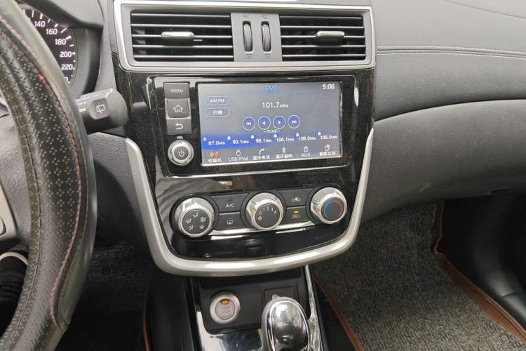Used Nissan Tiida 2016 1.6L CVT Smart Drive Edition Audio And AC Panel