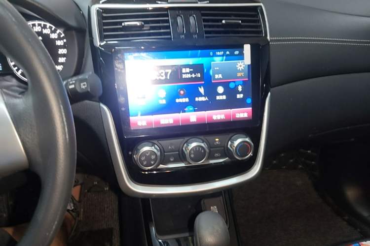 Used Nissan Tiida 2016 1.6L CVT Cool Dynamic Edition Audio And AC Panel