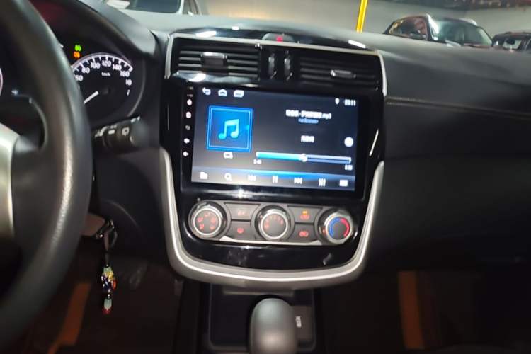 Used Nissan Tiida 2016 1.6L CVT Cool Dynamic Edition Audio And AC Panel