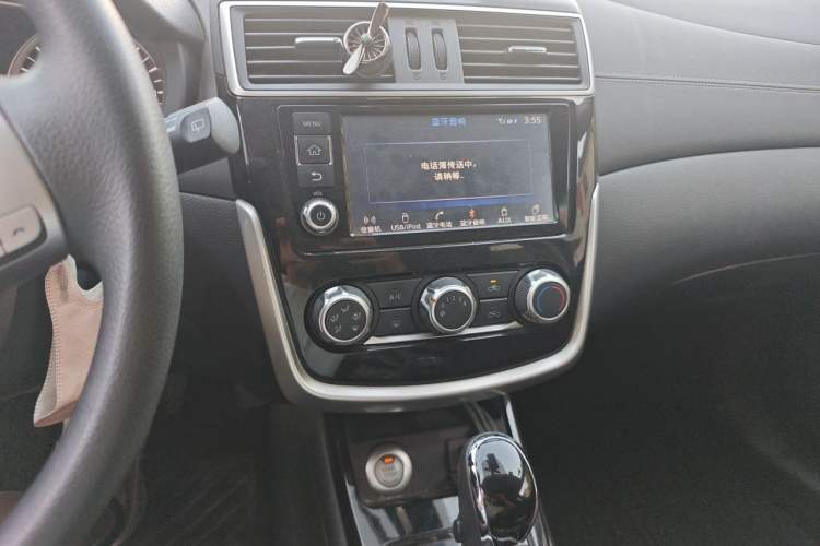 Used Nissan Tiida 2016 1.6L CVT Cool Dynamic Edition Audio And AC Panel