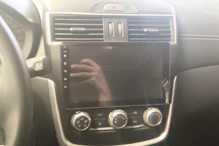 Used Nissan Tiida 2016 1.6L CVT Cool Dynamic Edition Audio And AC Panel