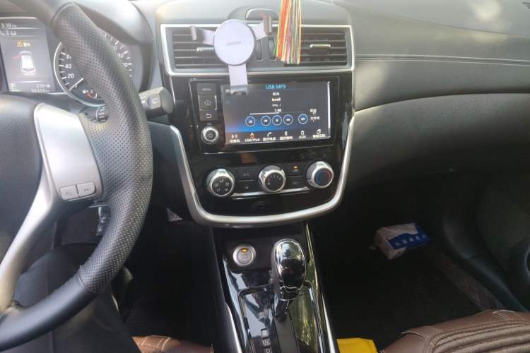 Used Nissan Tiida 2016 1.6L CVT Smart Drive Edition Audio And AC Panel