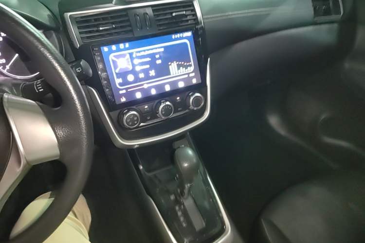 Used Nissan Tiida 2016 1.6L CVT Cool Dynamic Edition Audio And AC Panel
