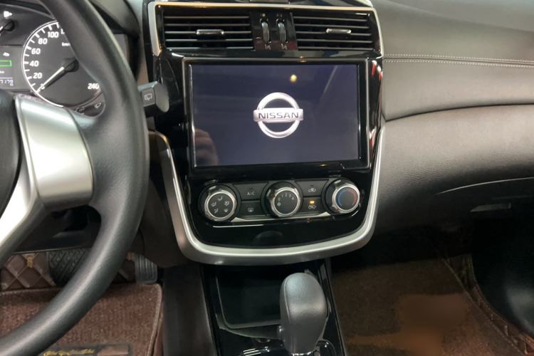 Used Nissan Tiida 2016 1.6L CVT Cool Dynamic Edition Audio And AC Panel