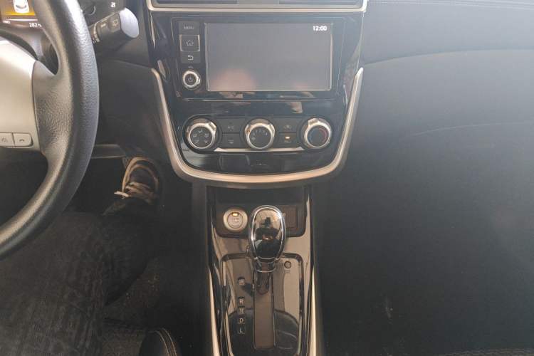 Used Nissan Tiida 2016 1.6L CVT Smart Drive Edition Audio And AC Panel