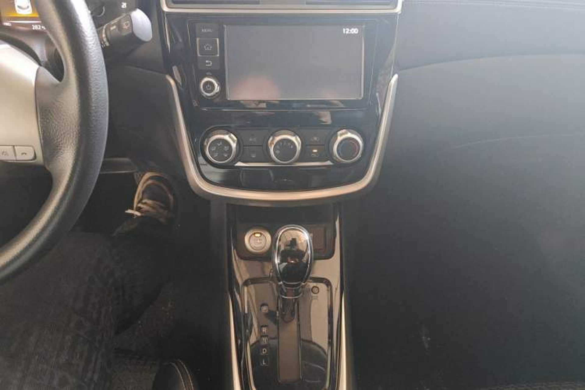 Used Nissan Tiida 2016 1.6L CVT Smart Drive Edition Audio And AC Panel