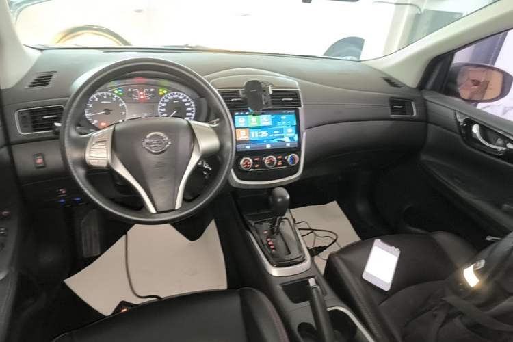 Used Nissan Tiida 2016 1.6L CVT Cool Dynamic Edition Audio And AC Panel