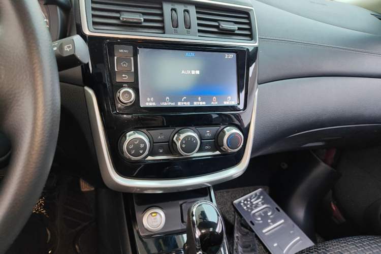 Used Nissan Tiida 2016 1.6L CVT Smart Drive Edition Audio And AC Panel