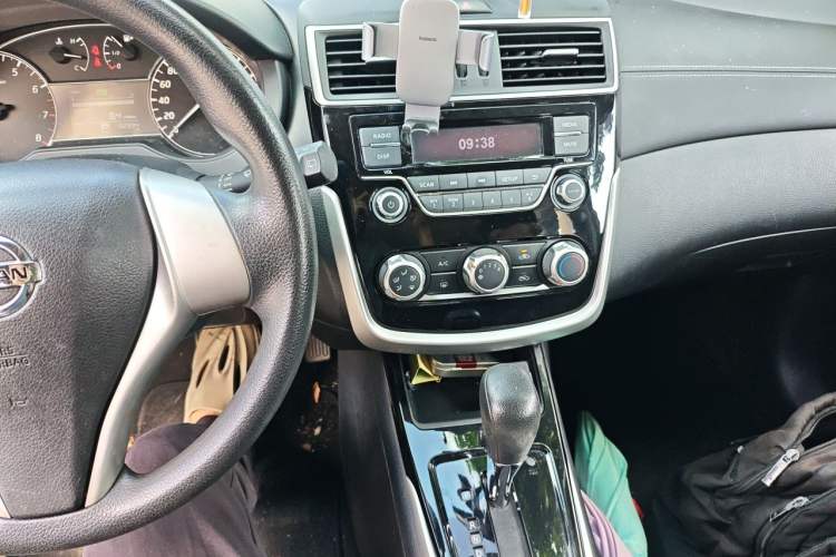 Used Nissan Tiida 2016 1.6L CVT Cool Dynamic Edition Audio And AC Panel
