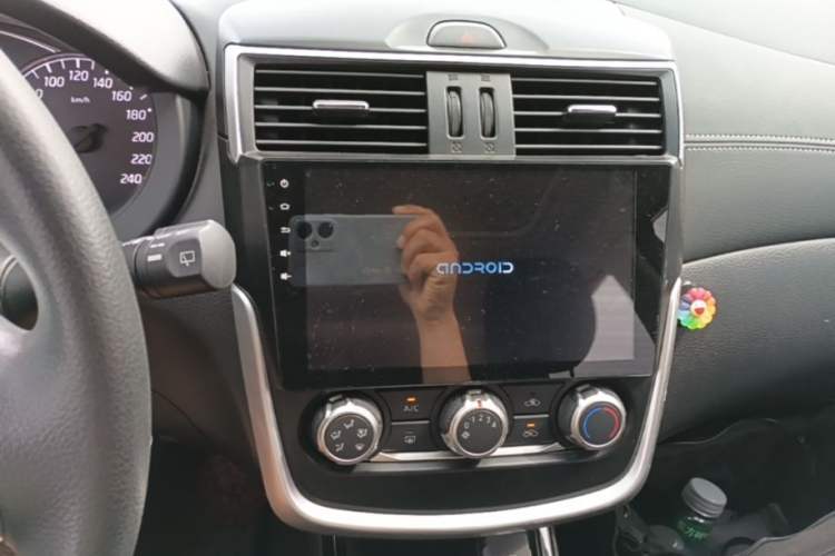 Used Nissan Tiida 2016 1.6L CVT Cool Dynamic Edition Audio And AC Panel