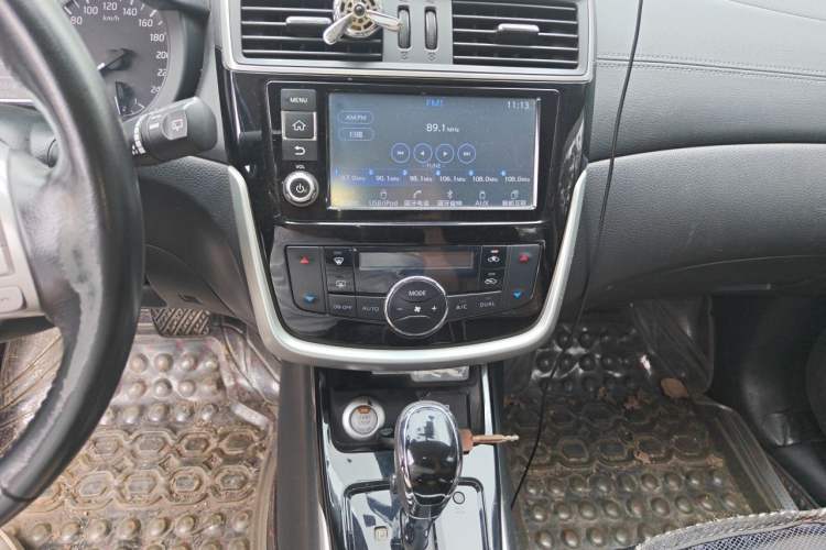 Used Nissan Tiida 2016 1.6L CVT ZhiZun Edition Audio And AC Panel