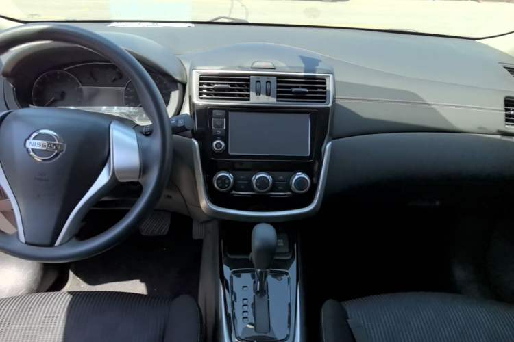 Used Nissan Tiida 2016 1.6L CVT Cool Dynamic Edition Audio And AC Panel
