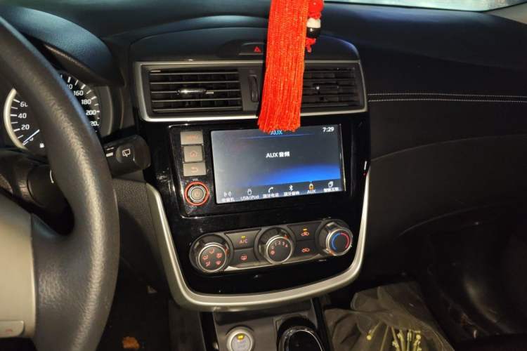 Used Nissan Tiida 2016 1.6L CVT Smart Drive Edition Audio And AC Panel