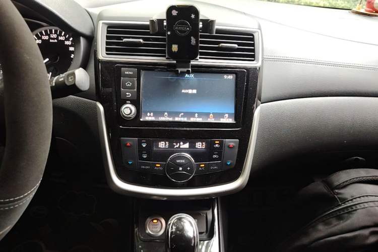 Used Nissan Tiida 2016 1.6L CVT ZhiZun Edition Audio And AC Panel