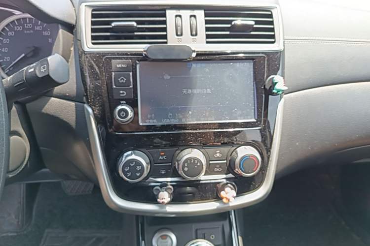 Used Nissan Tiida 2016 1.6L CVT Smart Drive Edition Audio And AC Panel
