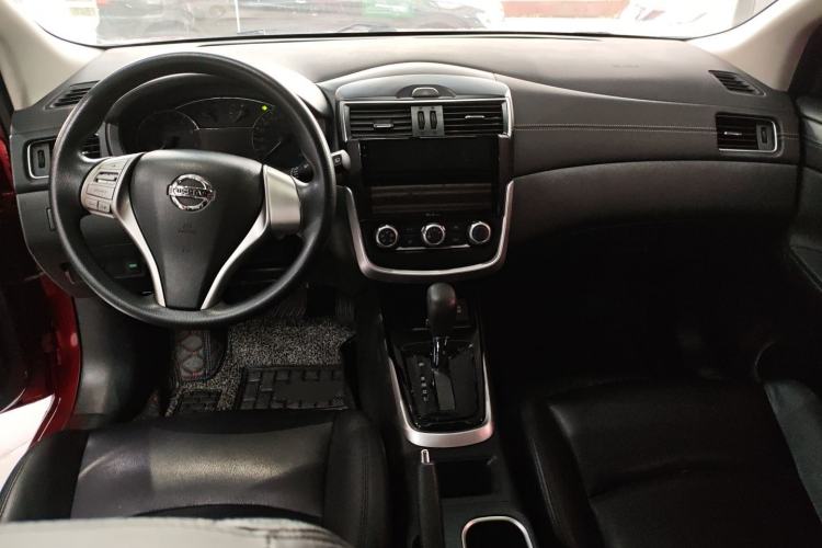 Used Nissan Tiida 2016 1.6L CVT Cool Dynamic Edition Center Console