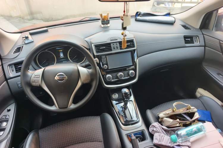 Used Nissan Tiida 2016 1.6L CVT Smart Drive Edition Center Console
