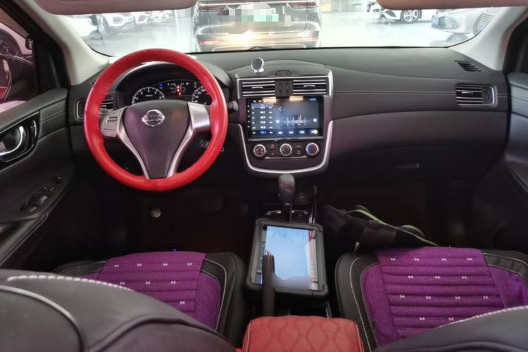 Used Nissan Tiida 2016 1.6L CVT Cool Dynamic Edition Center Console