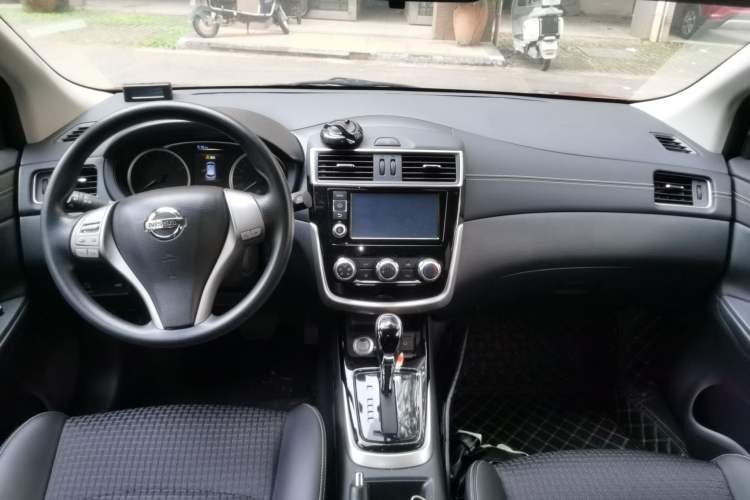Used Nissan Tiida 2016 1.6L CVT Smart Drive Edition Center Console