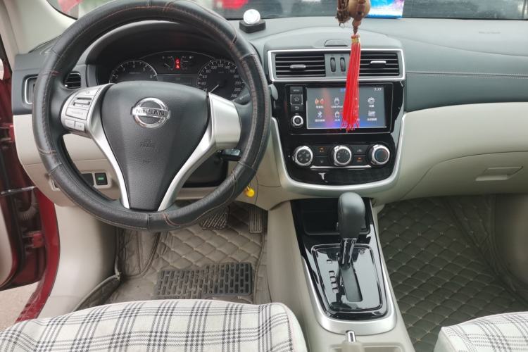 Used Nissan Tiida 2016 1.6L CVT Joyride Edition Center Console