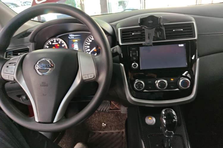 Used Nissan Tiida 2016 1.6L CVT Smart Drive Edition Center Console