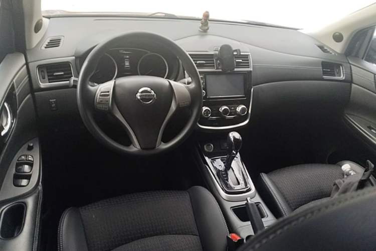Used Nissan Tiida 2016 1.6L CVT Smart Drive Edition Center Console