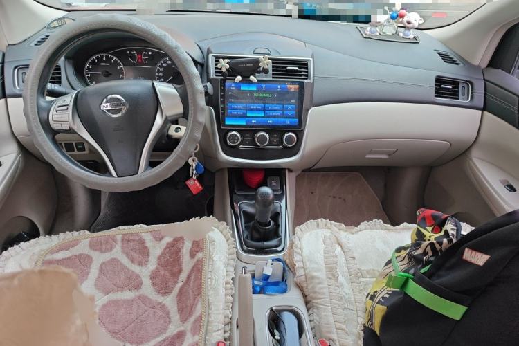 Used Nissan Tiida 2016 1.6L Manual Joyride Edition Center Console