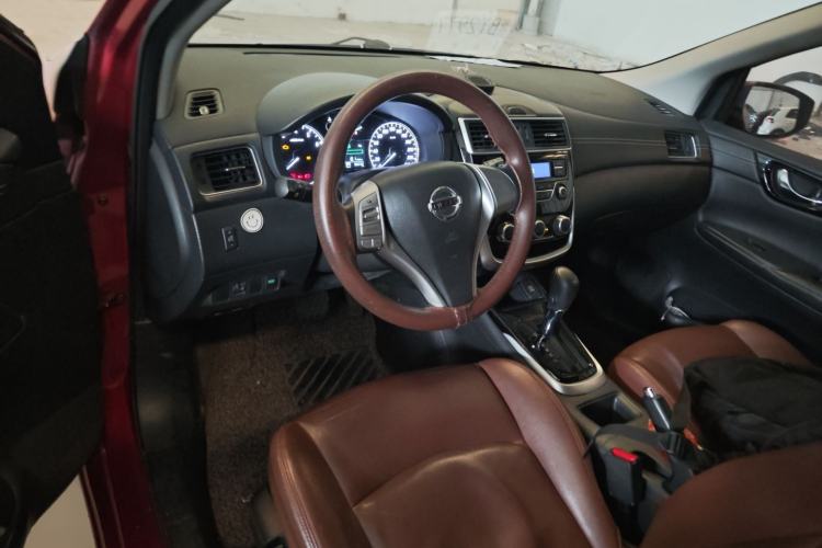 Used Nissan Tiida 2016 1.6L CVT Cool Dynamic Edition Center Console