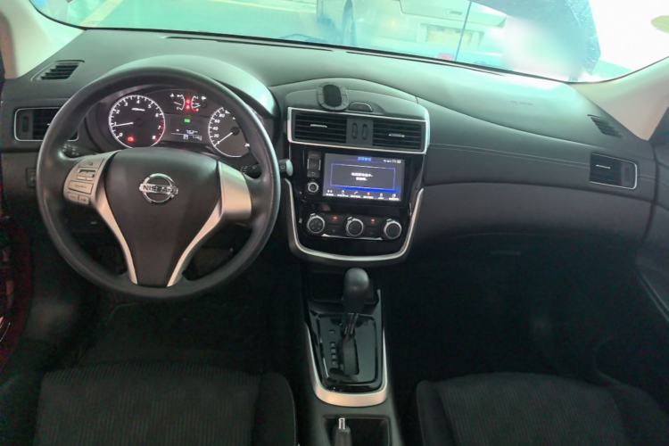 Used Nissan Tiida 2016 1.6L CVT Cool Dynamic Edition Center Console