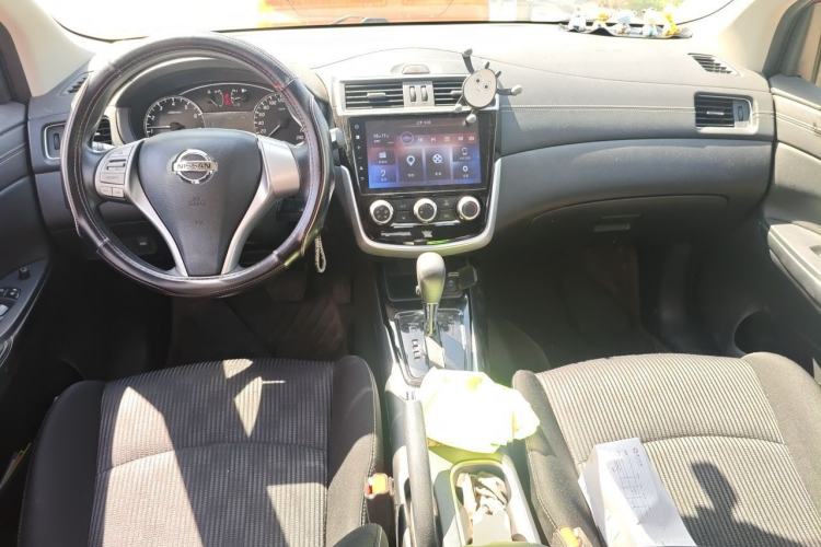 Used Nissan Tiida 2016 1.6L CVT Cool Dynamic Edition Center Console