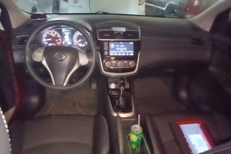 Used Nissan Tiida 2016 1.6L CVT Smart Drive Edition Center Console