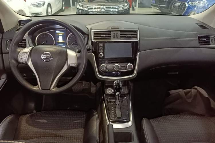 Used Nissan Tiida 2016 1.6L CVT Smart Drive Edition Center Console