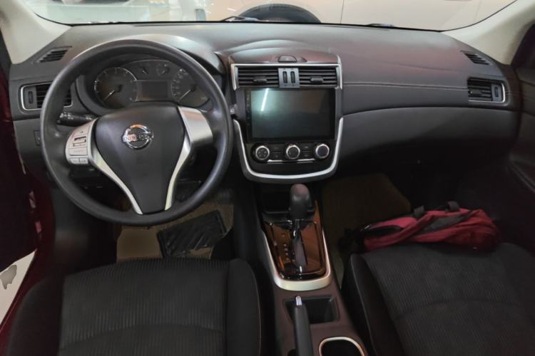 Used Nissan Tiida 2016 1.6L CVT Cool Dynamic Edition Center Console