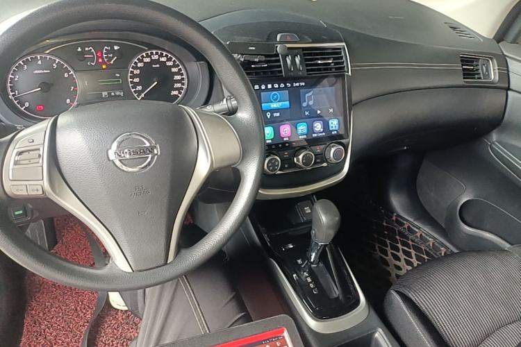 Used Nissan Tiida 2016 1.6L CVT Cool Dynamic Edition Center Console