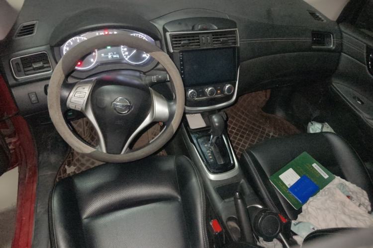 Used Nissan Tiida 2016 1.6L CVT Cool Dynamic Edition Center Console
