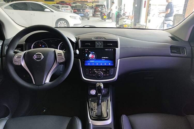 Used Nissan Tiida 2016 1.6L CVT ZhiZun Edition Center Console