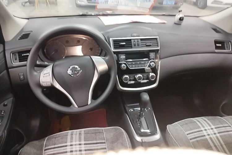 Used Nissan Tiida 2016 1.6L CVT Cool Dynamic Edition Center Console