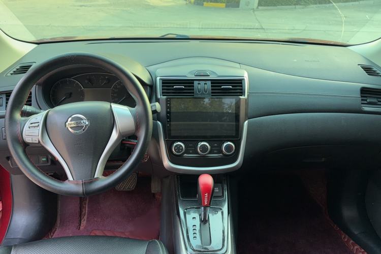 Used Nissan Tiida 2016 1.6L CVT Cool Dynamic Edition Center Console