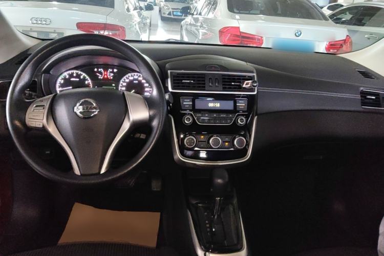Used Nissan Tiida 2016 1.6L CVT Cool Dynamic Edition Center Console