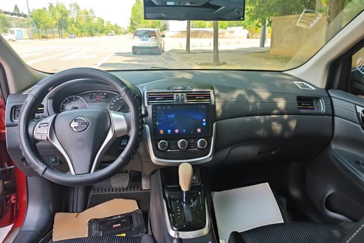 Used Nissan Tiida 2016 1.6L CVT Cool Dynamic Edition Center Console